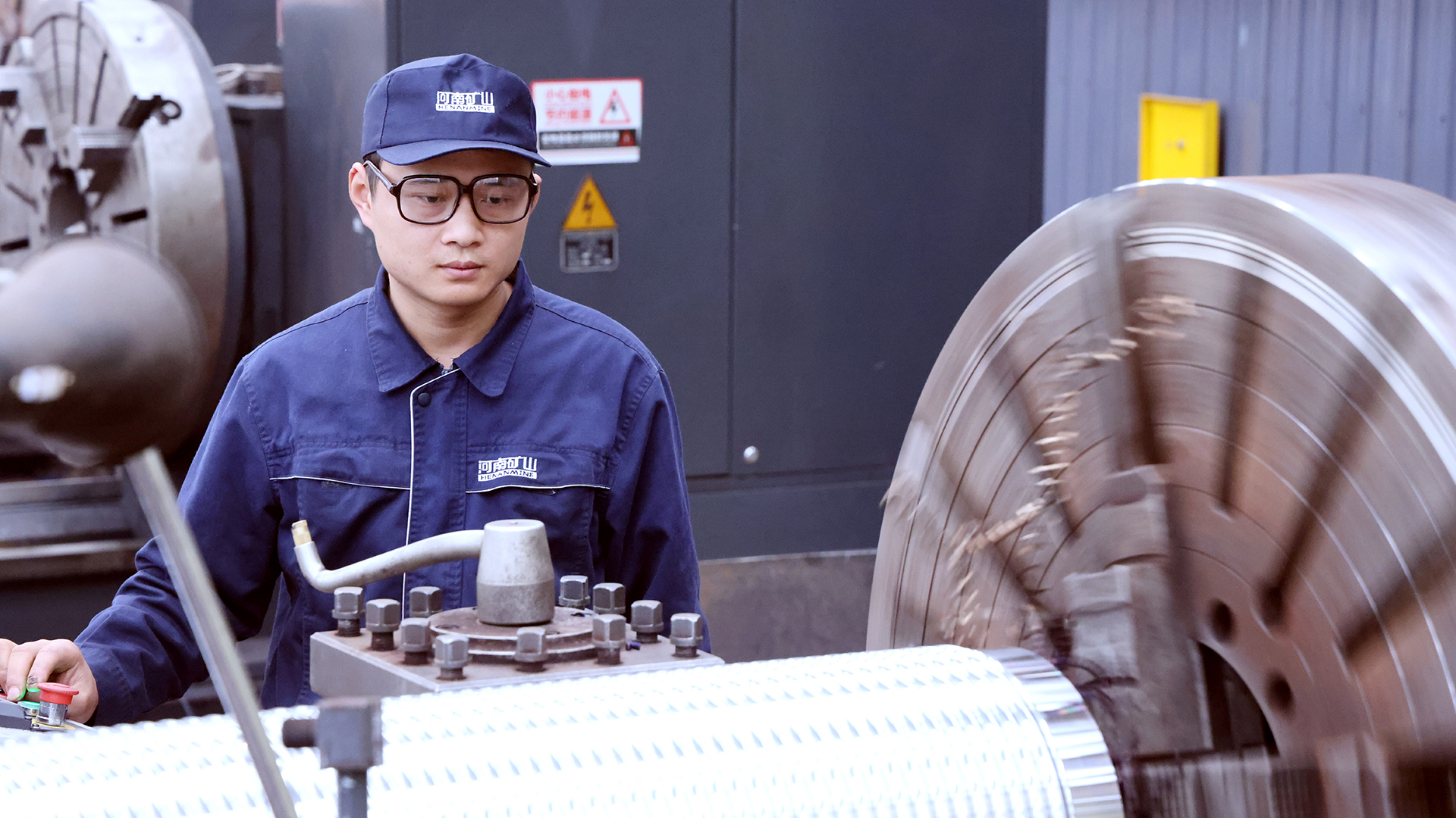 河南省礦山起重機(jī)有限公司 河南省礦山起重機(jī)有限公司